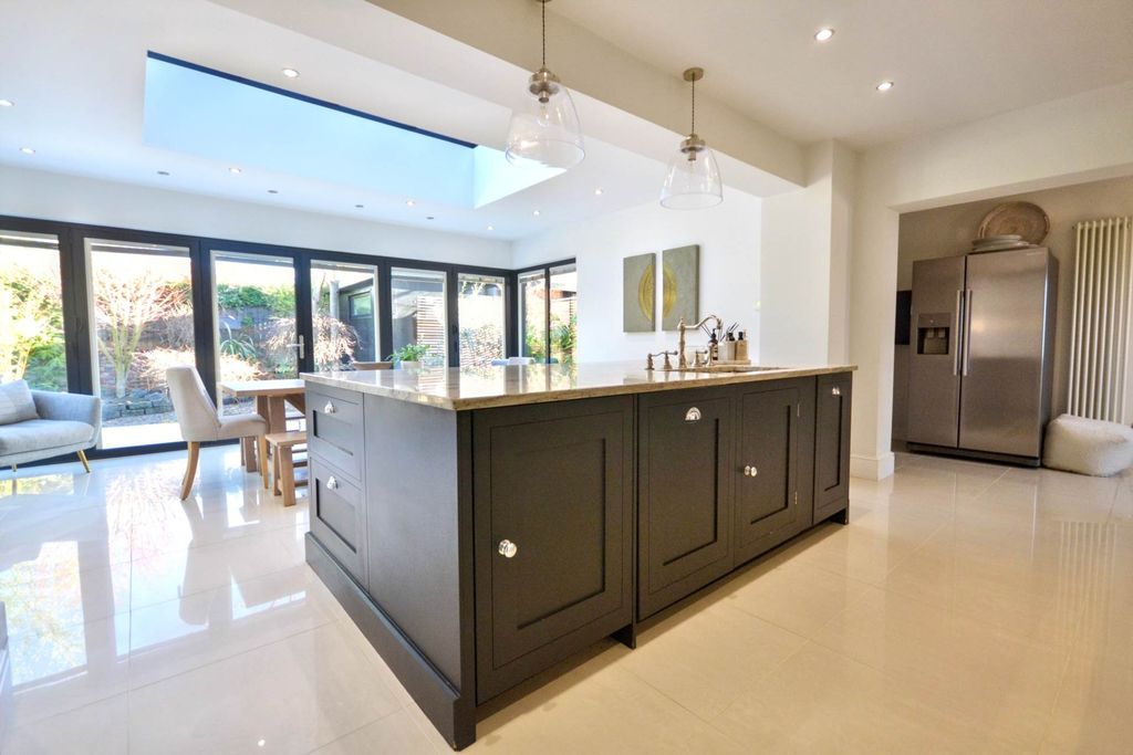 Property photo 2 of 40