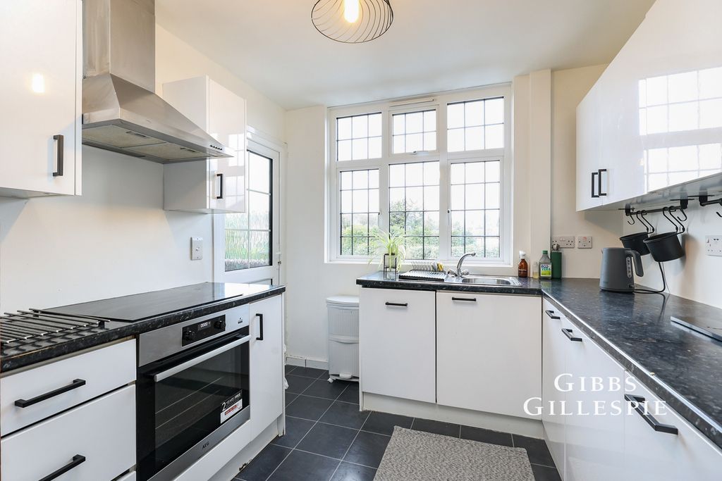 Property photo 2 of 14 Photo