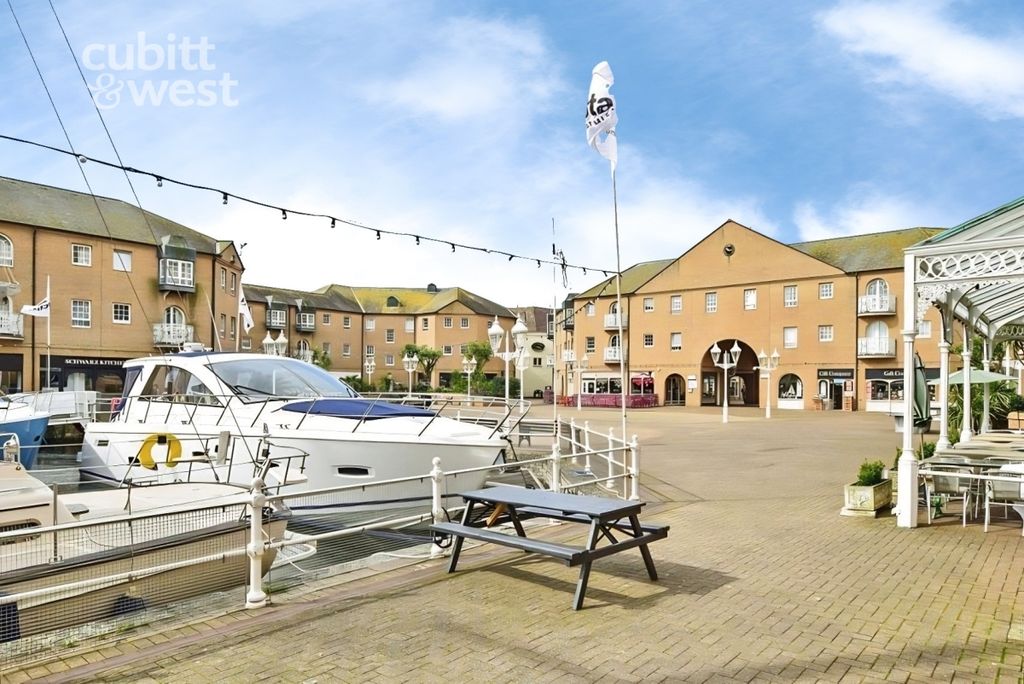 Property photo 1 of 11 Surrounding Area