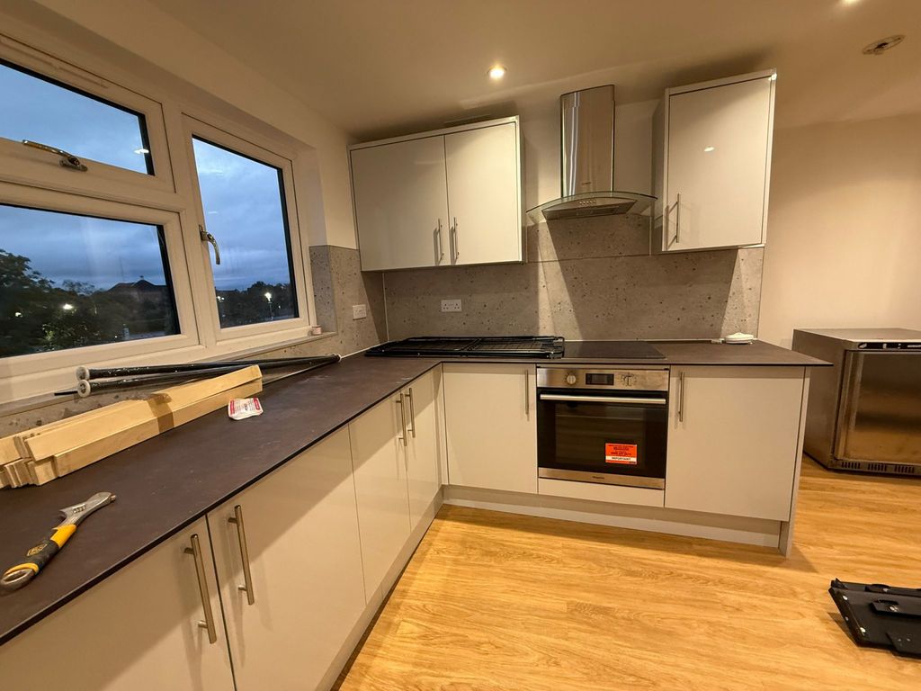 Property photo 1 of 8 One Bedroom Loft Converted Flat Close To Newbury Park Station-Â£1300 Bills Seperate