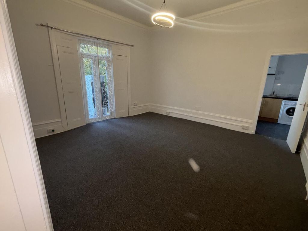 Property photo 2 of 5 Living Room