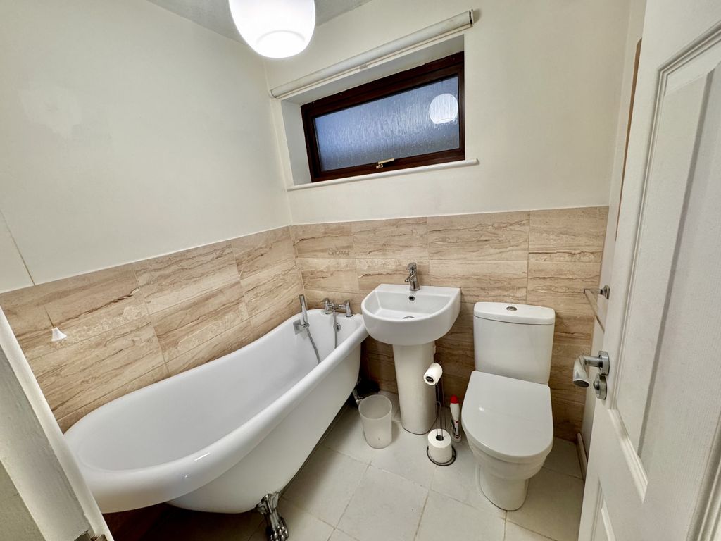 Property photo 3 of 6 2 Athelstan Court (3)