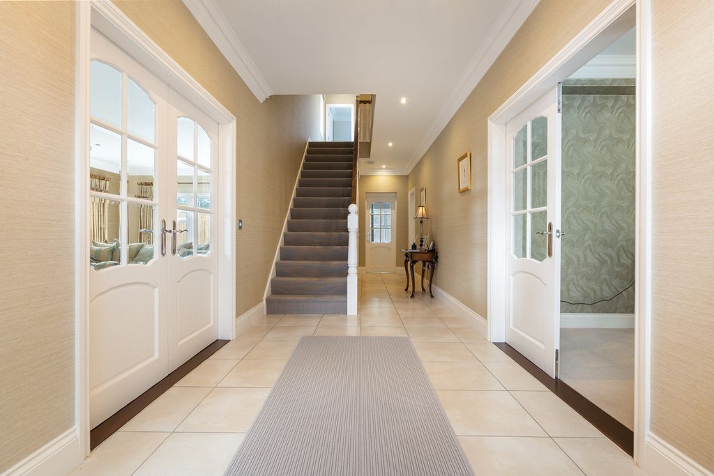 Property photo 3 of 37