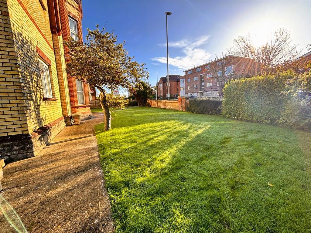Property photo 2 of 16 4282 Communal Area With Street Outlook.Jpg