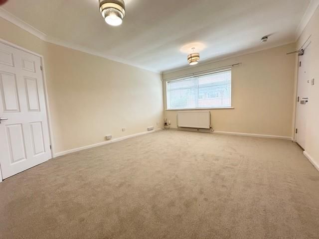 Property photo 3 of 12 Lounge