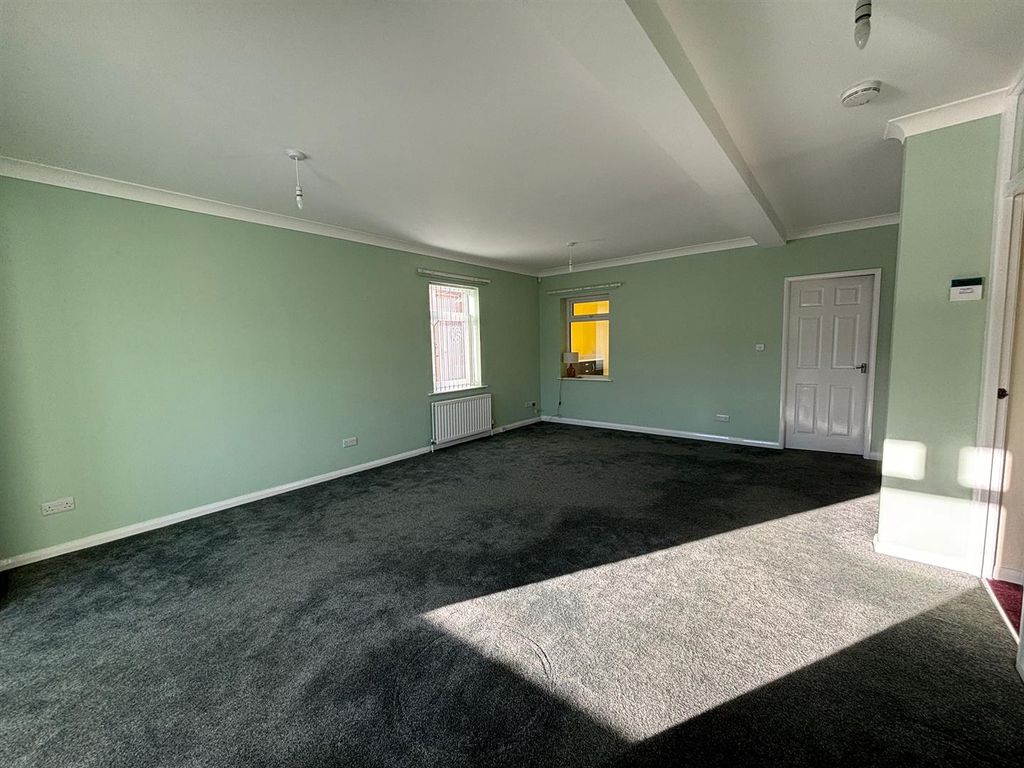 Property photo 3 of 15 Lounge/Diner