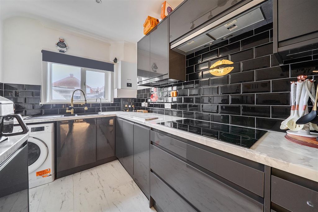 Property photo 3 of 14 Kitchen