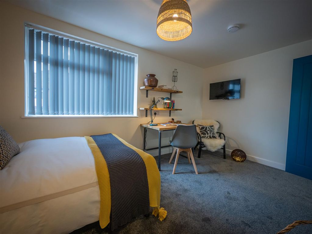 Property photo 2 of 9 P1210690-Hdr.Jpg