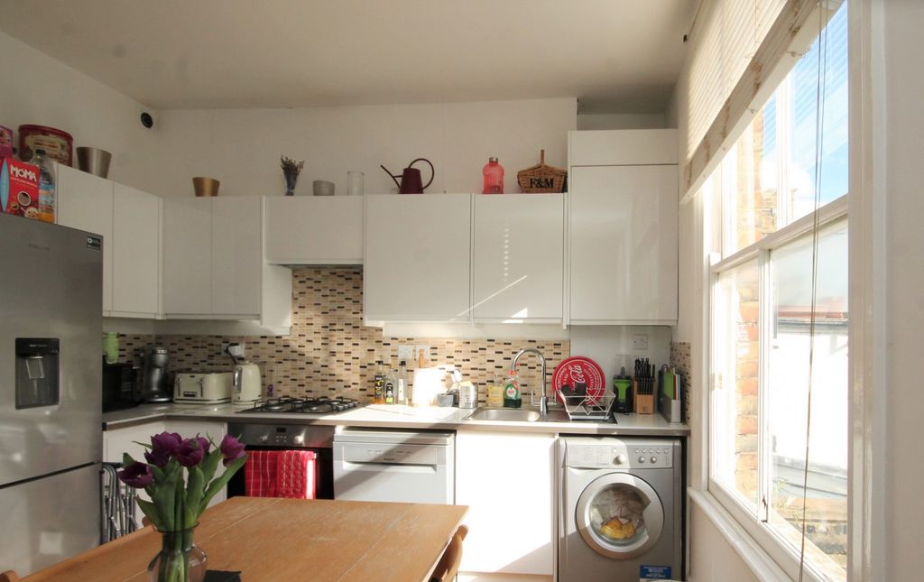 Property photo 2 of 9 Kitchen