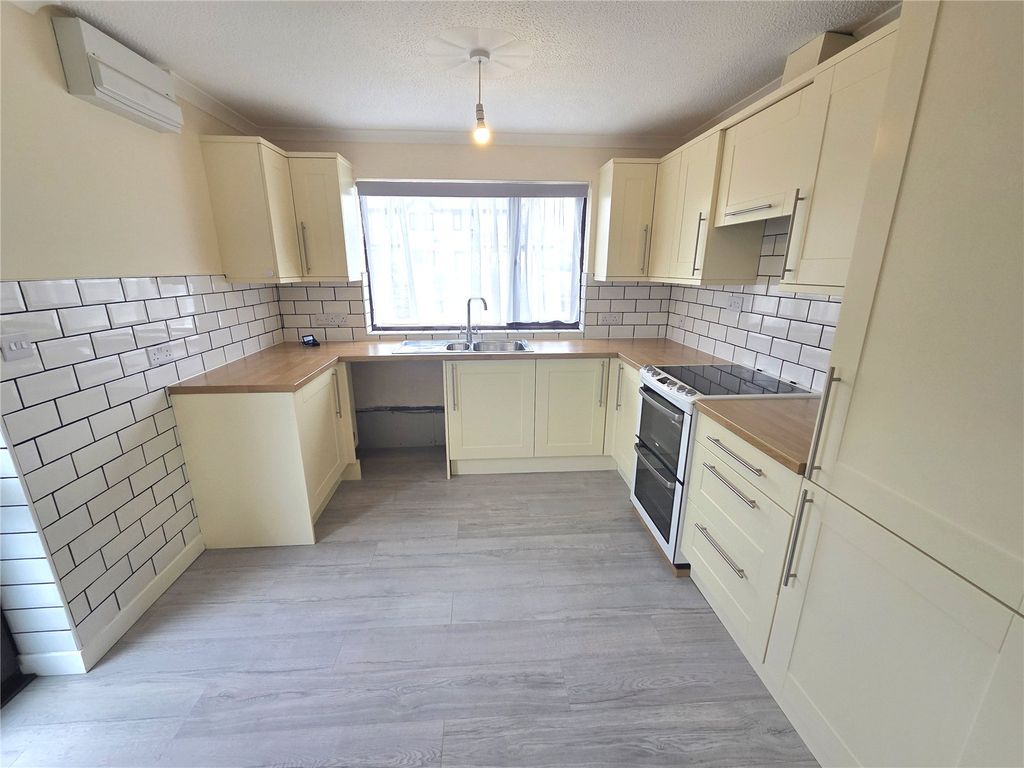 Property photo 2 of 14 Picture No. 08