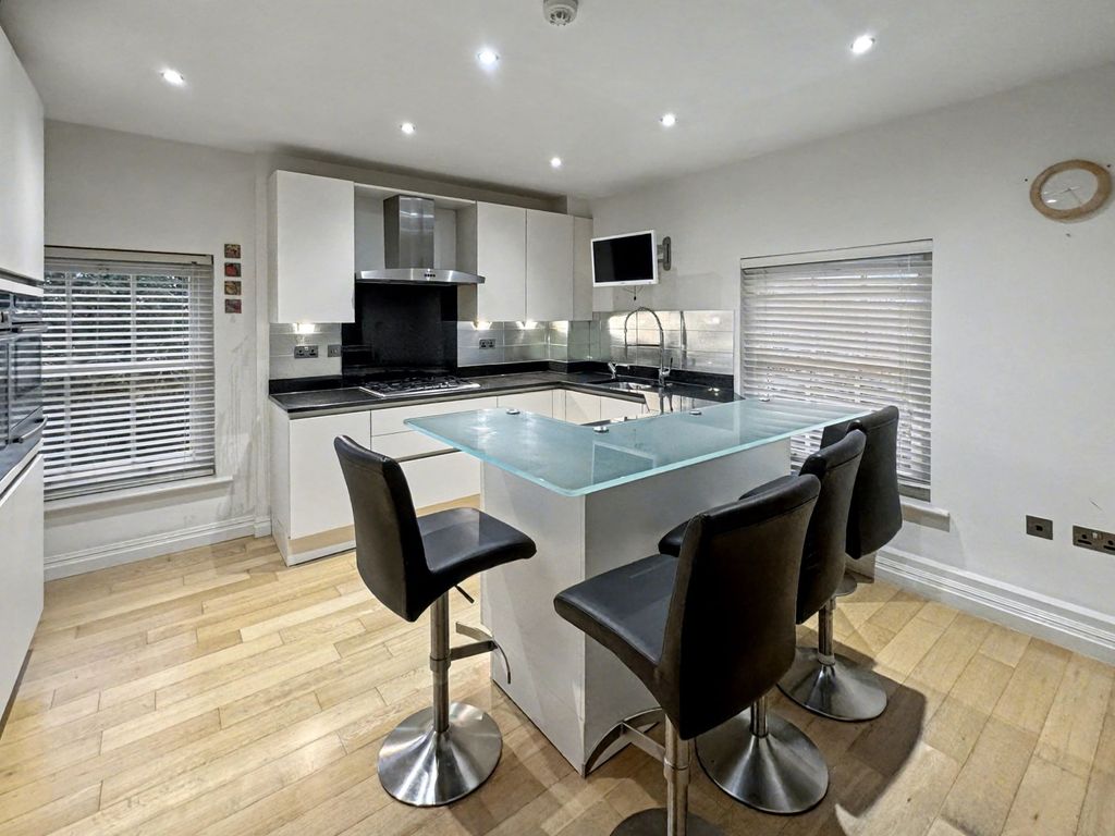 Property photo 3 of 23