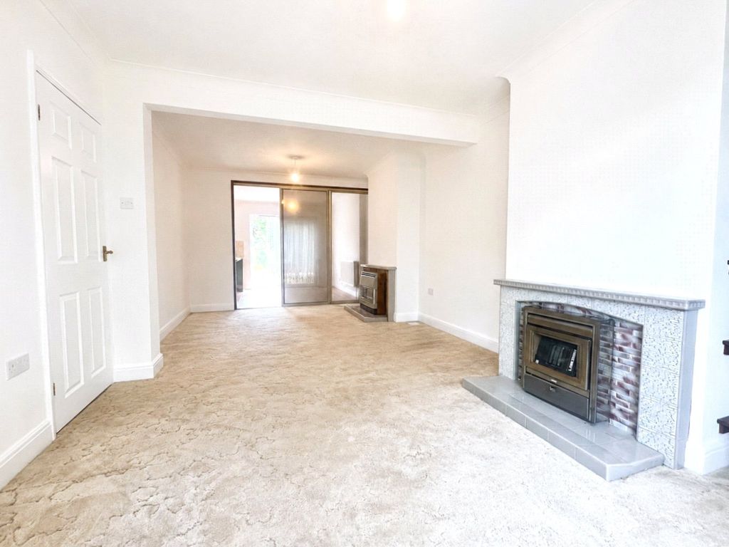 Property photo 3 of 13 Lounge