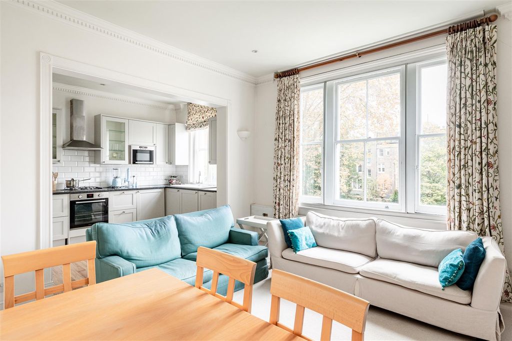 Property photo 3 of 11 Elsham Road-9.Jpg