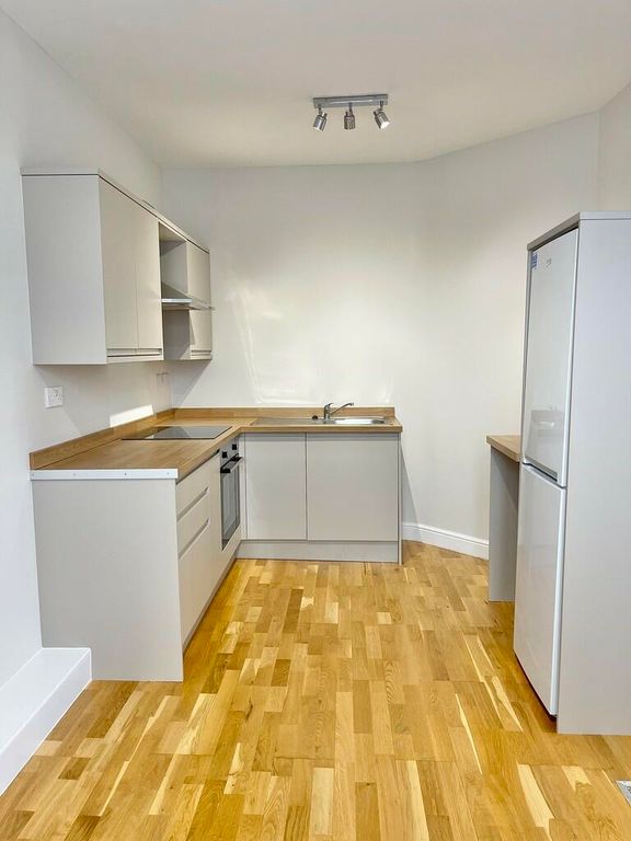 Property photo 3 of 7 Kitchen
