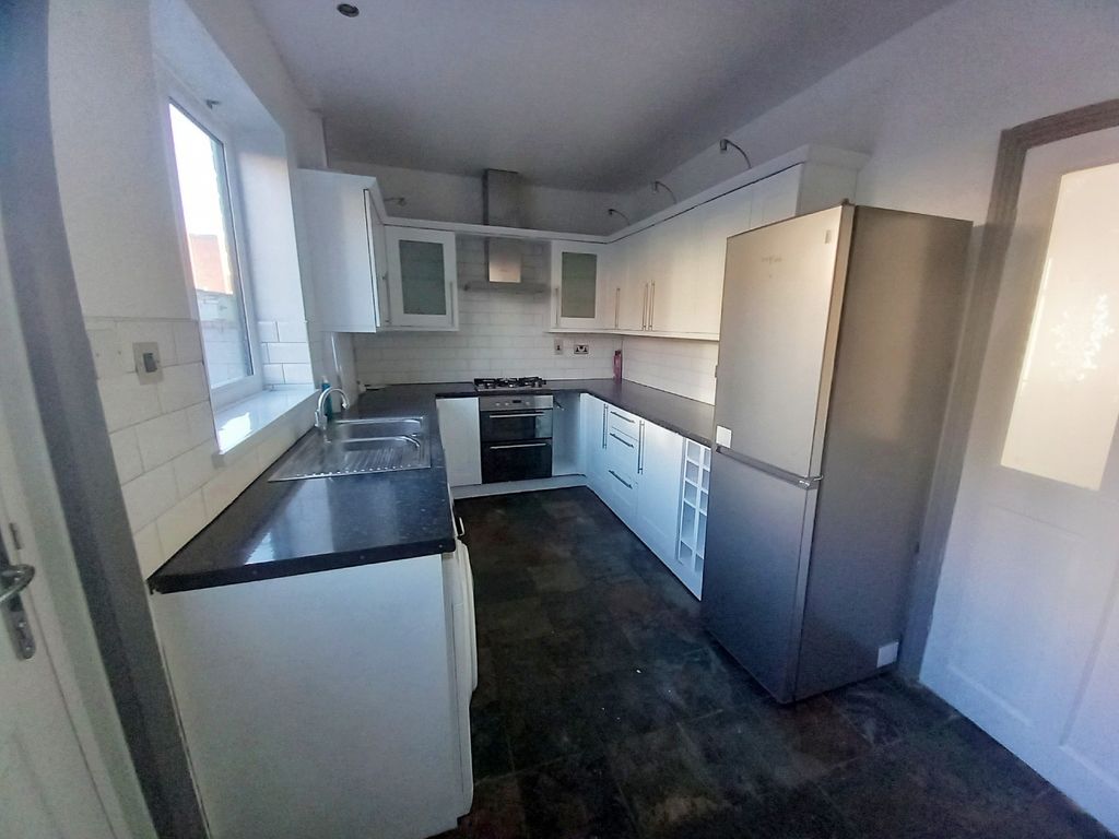 Property photo 3 of 13 Kitchen