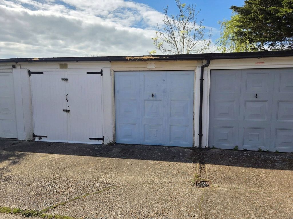 Property photo 1 of 3