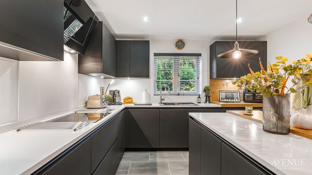 Property photo 3 of 28 4604216