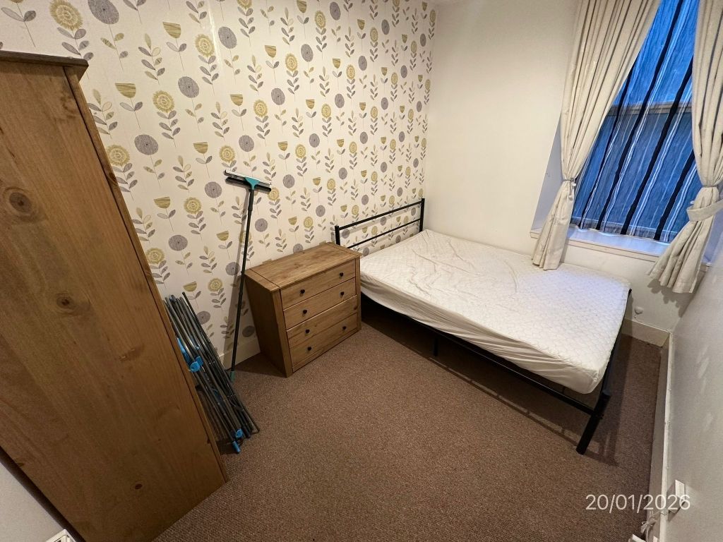 Property photo 2 of 6 Bedroom