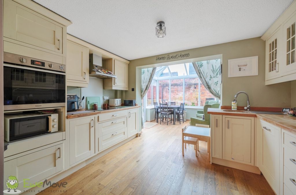 Property photo 3 of 20 Kitchen