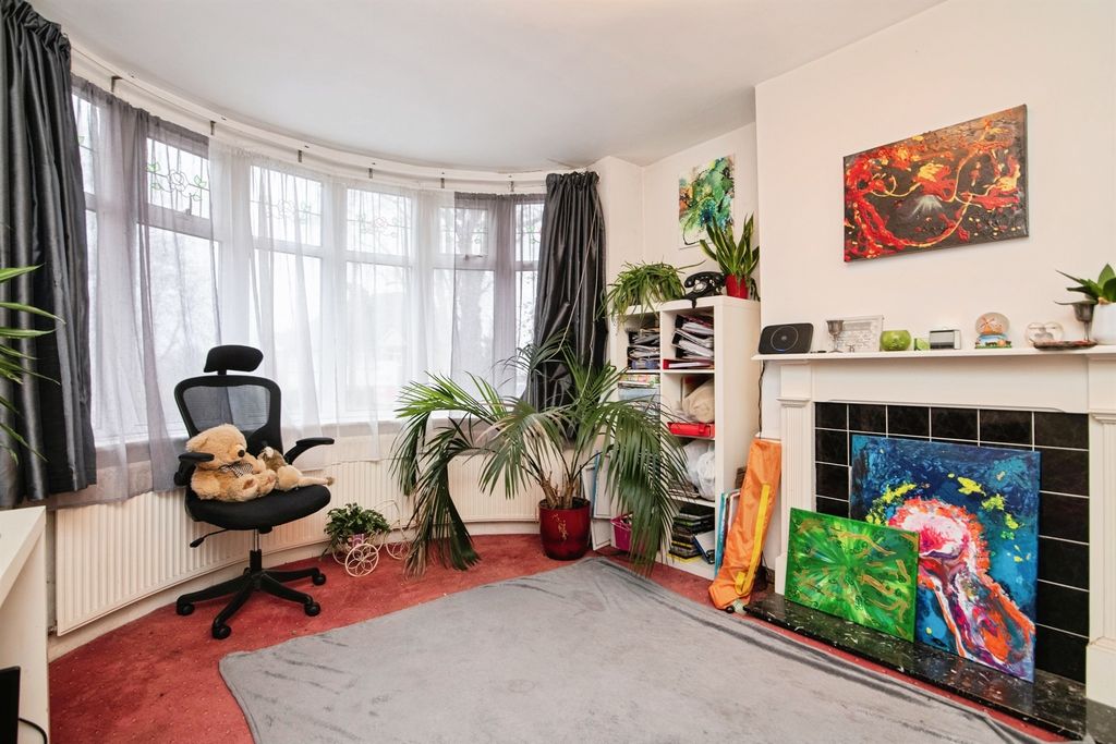 Property photo 2 of 20