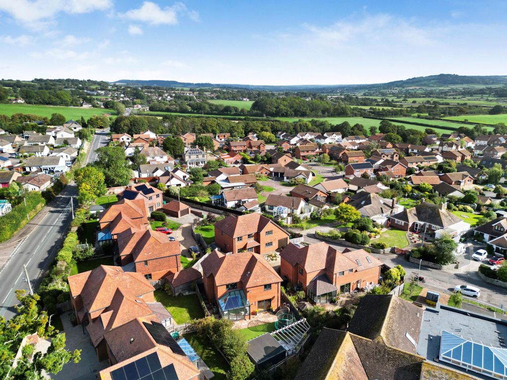 Property photo 2 of 17 Image