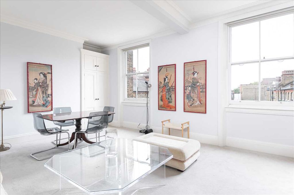 Property photo 3 of 10 Lounge