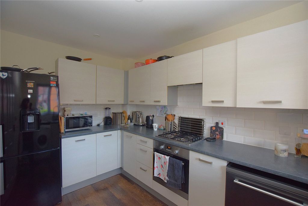 Property photo 3 of 11 Kitchen