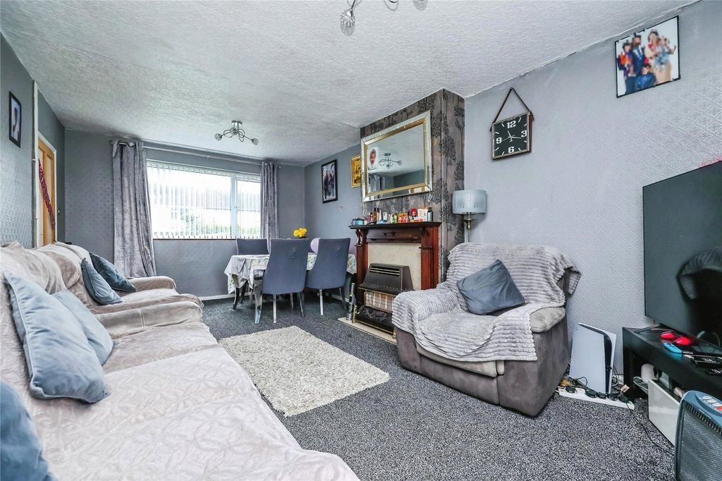 Property photo 2 of 15 Lounge