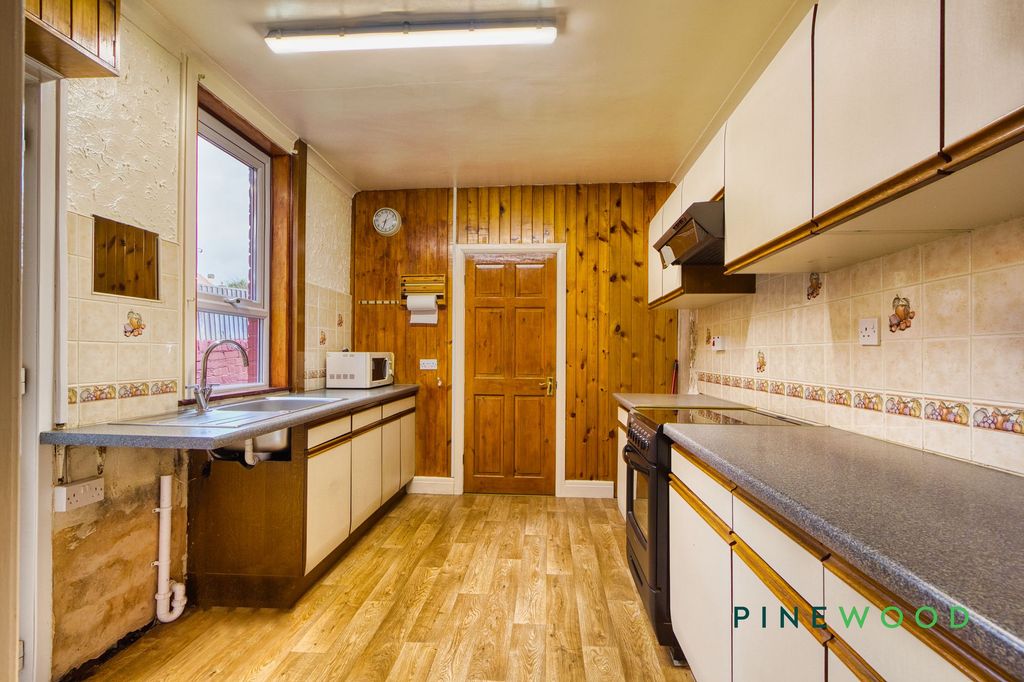 Property photo 2 of 20 Kitchen