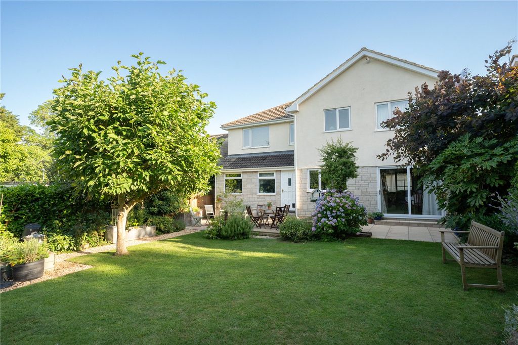 Property photo 2 of 18 Picture No. 36