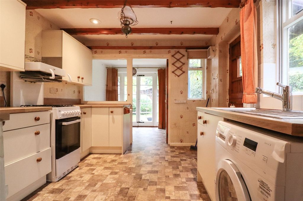 Property photo 3 of 17 Kitchen