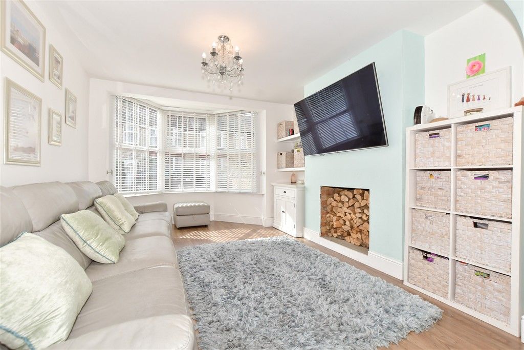 Property photo 1 of 13 Lounge