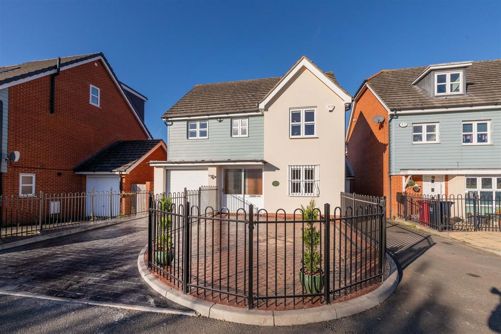 Property photo 3 of 27 22 Mathercombe Road-3.Jpg