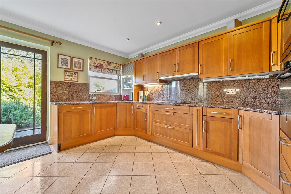 Property photo 3 of 23 Kitchen