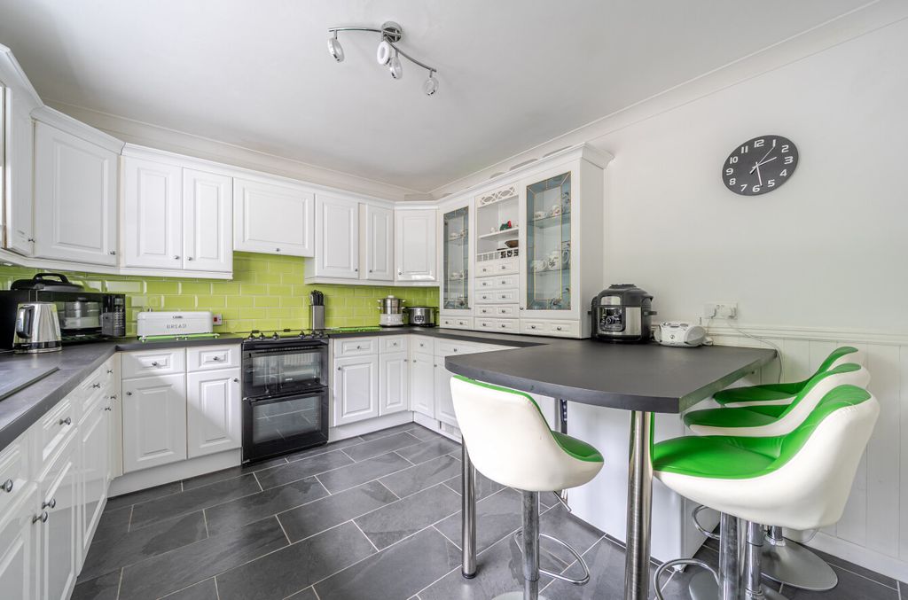 Property photo 3 of 23 1461126-11-6A05F2...