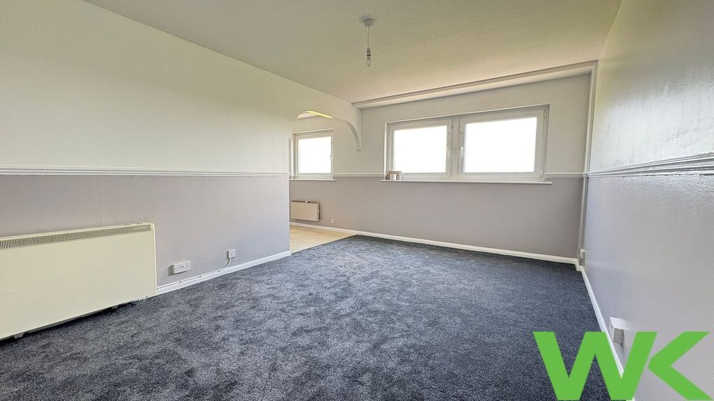 Property photo 3 of 10 Lounge