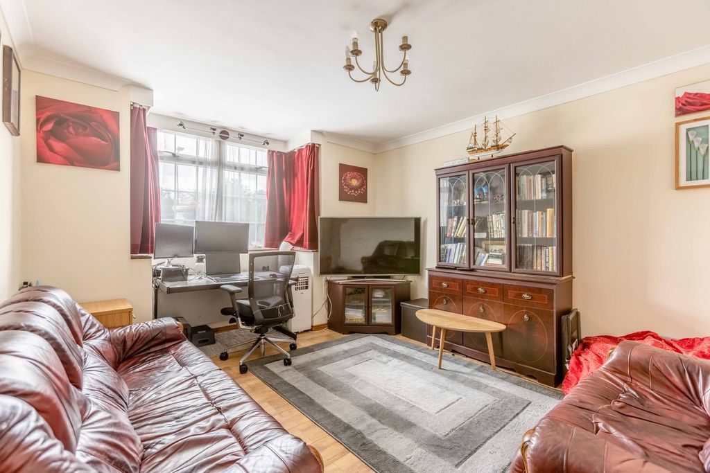 Property photo 2 of 18