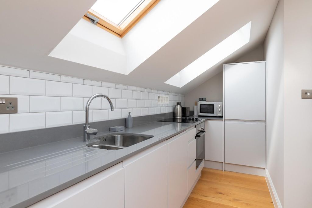 Property photo 3 of 10 Willcott Road 3F3 - Kit.Jpg