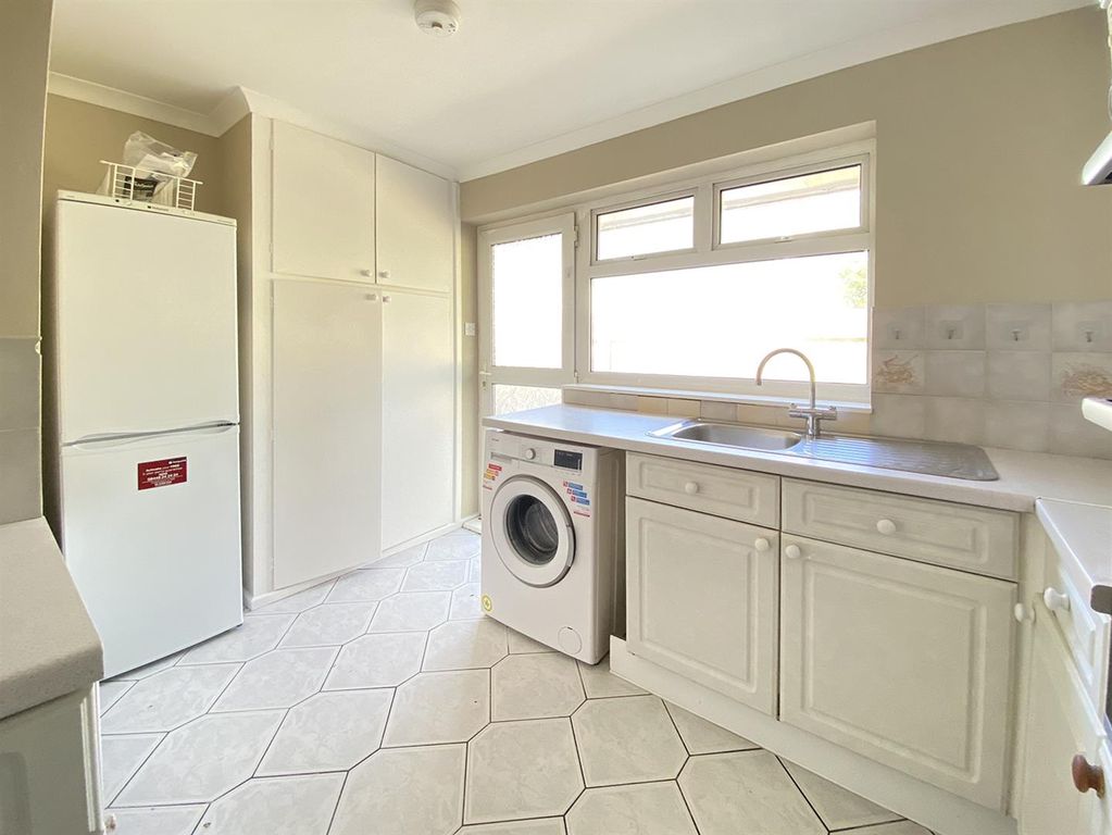 Property photo 3 of 12 Kitchen 2.Jpg