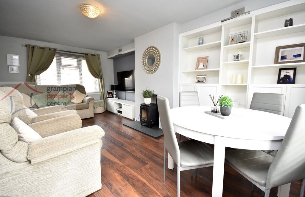 Property photo 3 of 20 Lounge  .Jpg