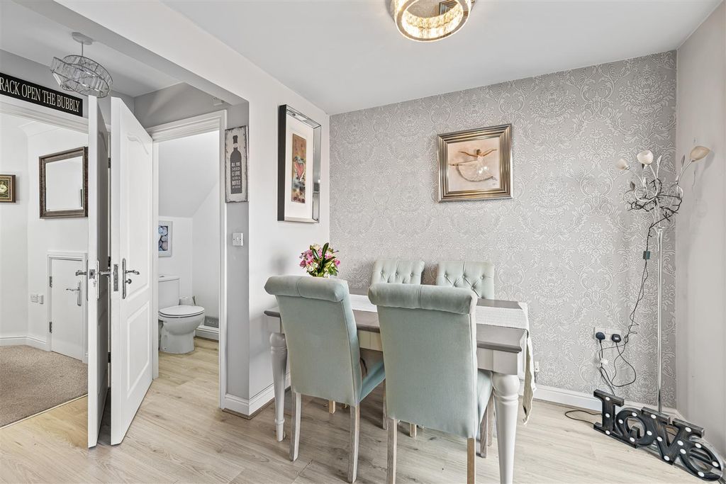Property photo 3 of 19 Kitchen/Dining Room