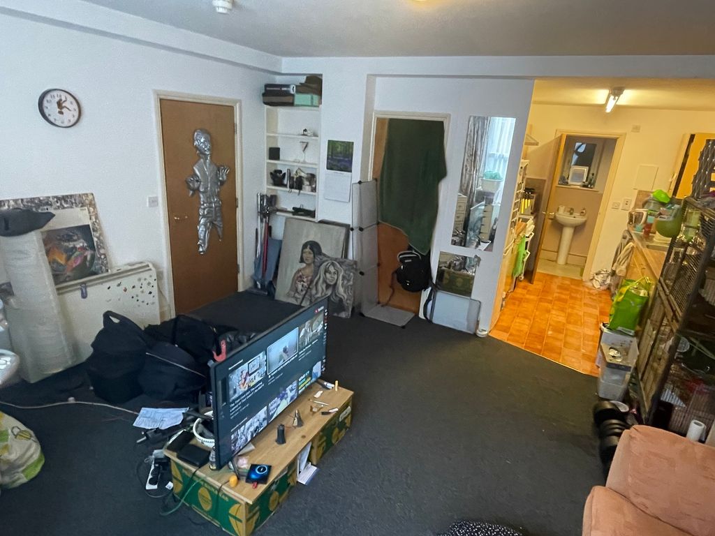 Property photo 2 of 7 A Spacious Living Room With A Cozy Atmosphere, Per...