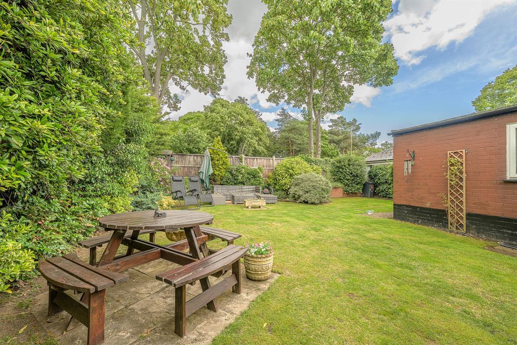 Property photo 2 of 20