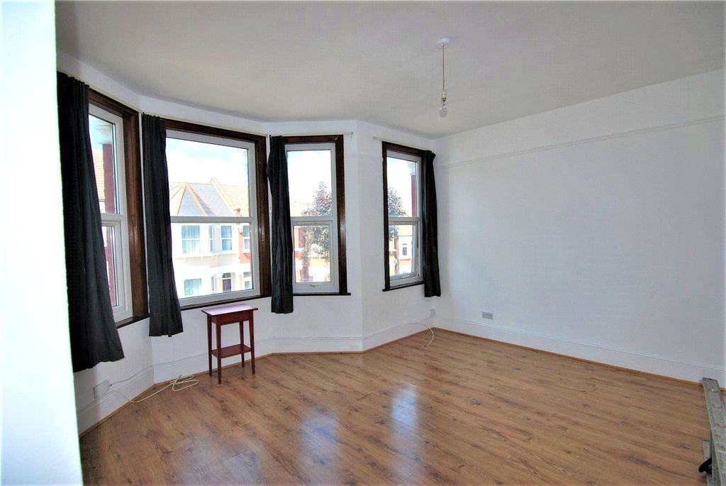 Property photo 3 of 8 Picture No. 16