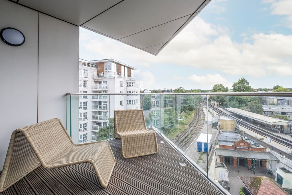 Property photo 2 of 18