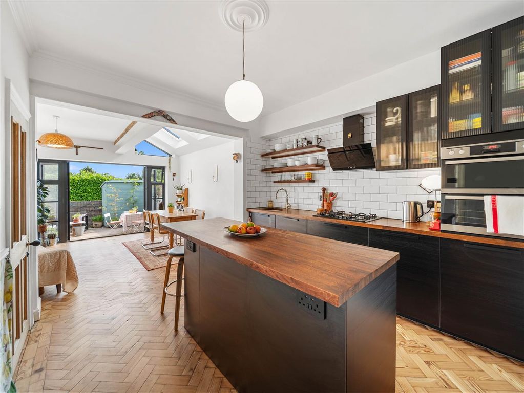 Property photo 3 of 30 Kitchen