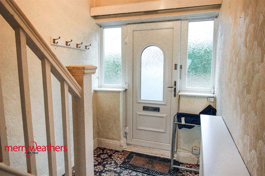 Property photo 2 of 14 Entrance Hallway