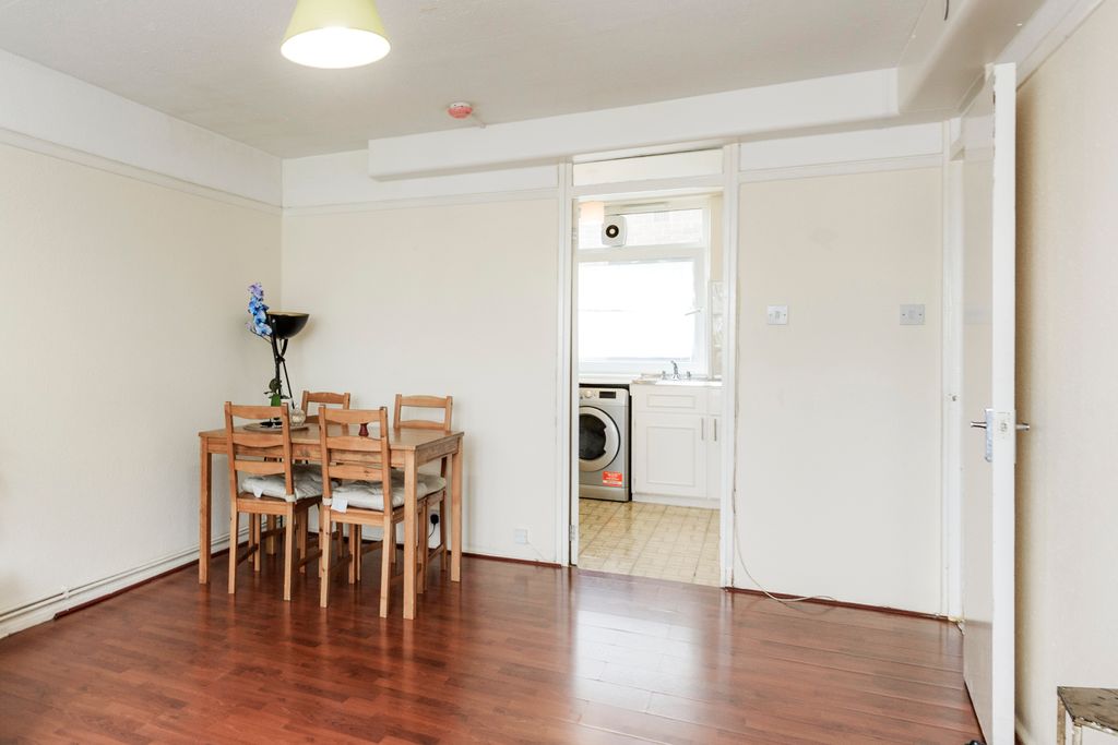 Property photo 2 of 9 56 Fairburn Hse-8688.Jpg