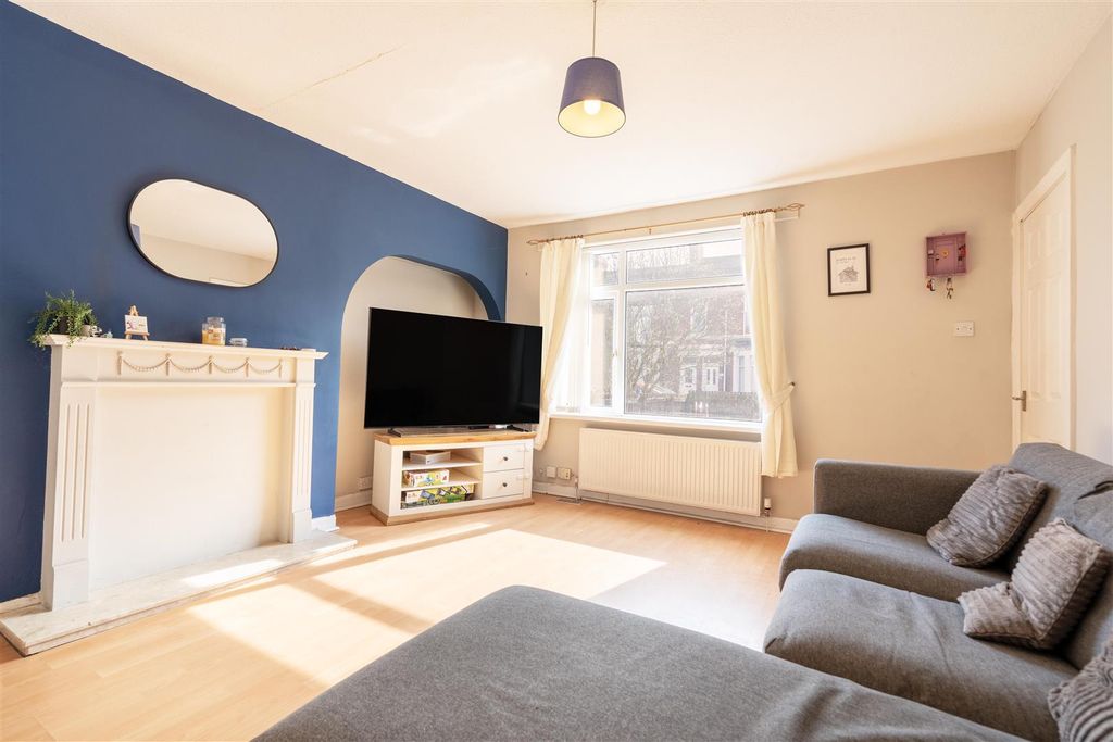 Property photo 2 of 11 Living Room