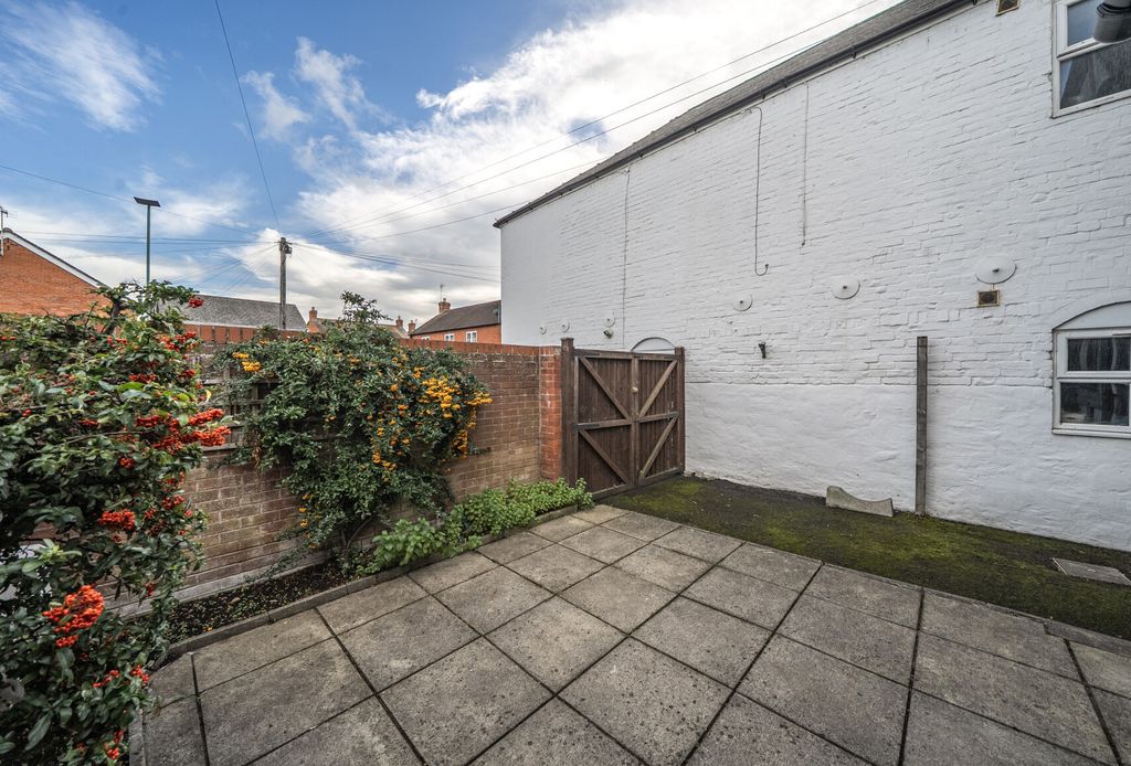 Property photo 2 of 12 1372002-5-68F8c17...